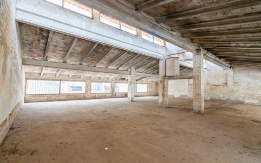 Large warehouse for sale (375)