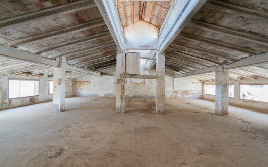 Large warehouse for sale (375)