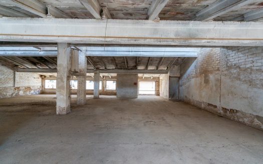 Large warehouse for sale (375)
