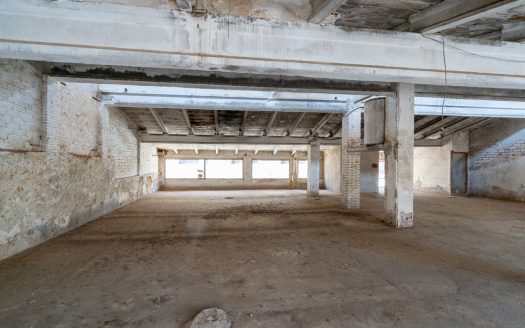 Large warehouse for sale (375)