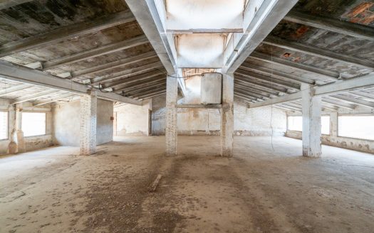 Large warehouse for sale (375)