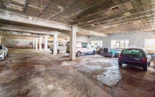 Prime location offering endless potential (376)