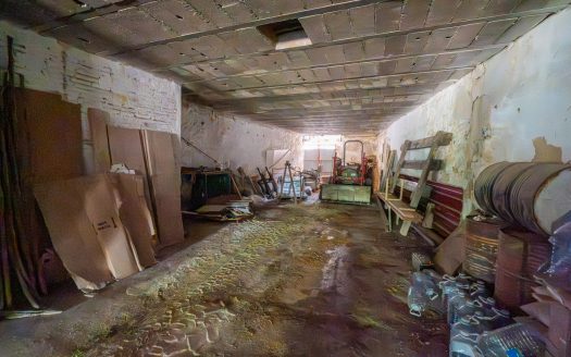 Prime location offering endless potential (376)