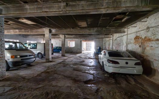Prime location offering endless potential (376)