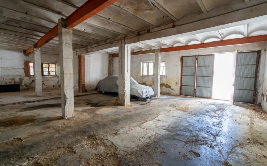 Prime location offering endless potential (376)