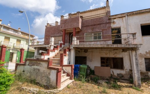 Prime location offering endless potential (376)