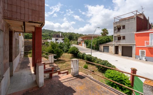 Prime location offering endless potential (376)