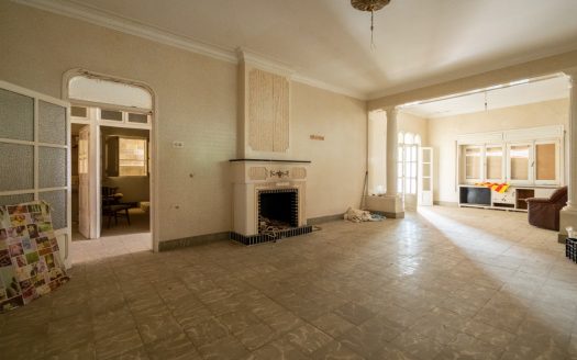 Prime location offering endless potential (376)