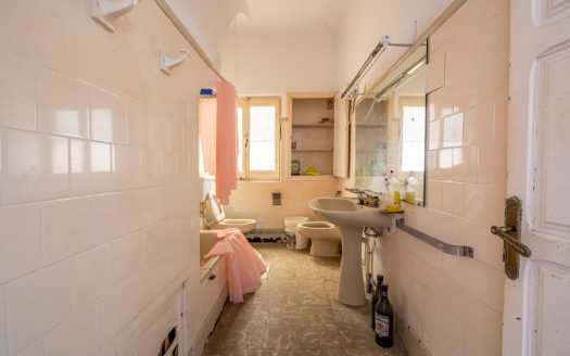 Prime location offering endless potential (376)
