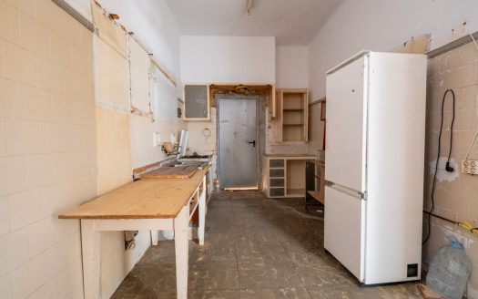 Prime location offering endless potential (376)