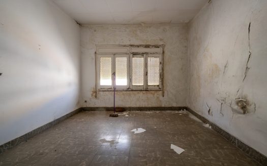 Prime location offering endless potential (376)