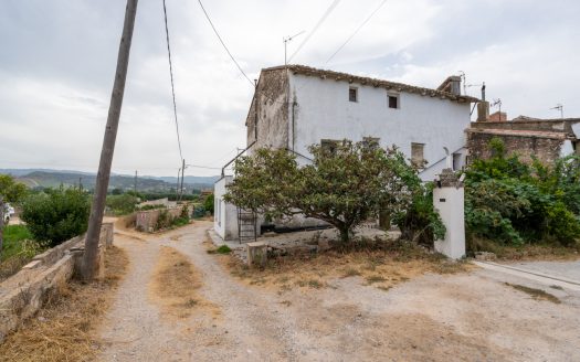 Large semi-detached farmhouse near Tortosa (378)