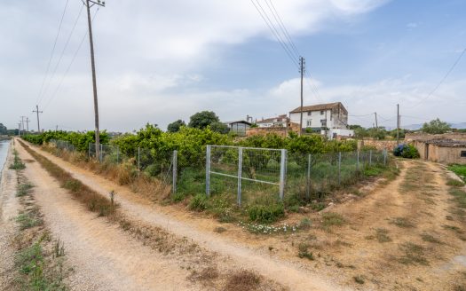 Large semi-detached farmhouse near Tortosa (378)
