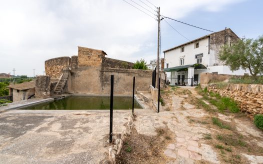 Large semi-detached farmhouse near Tortosa (378)