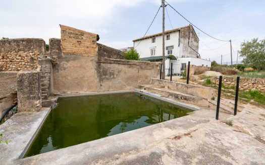 Large semi-detached farmhouse near Tortosa (378)