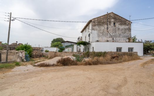 Large semi-detached farmhouse near Tortosa (378)