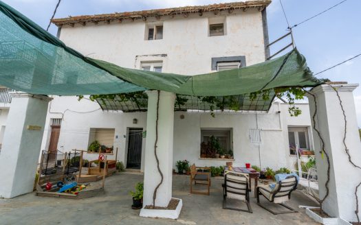 Large semi-detached farmhouse near Tortosa (378)