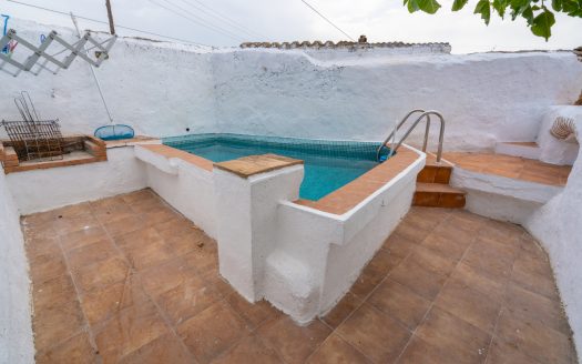 Large semi-detached farmhouse near Tortosa (378)
