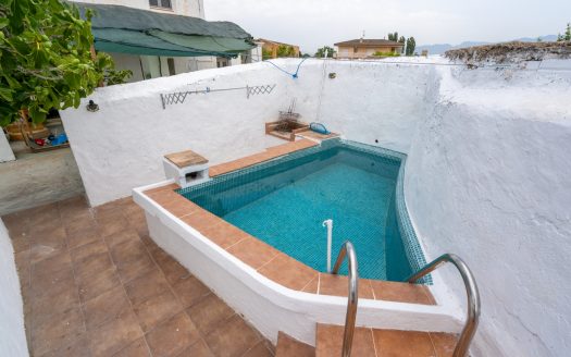 Large semi-detached farmhouse near Tortosa (378)