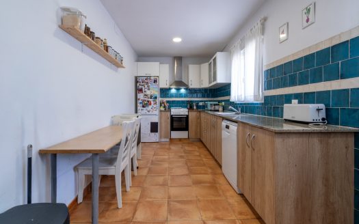 Large semi-detached farmhouse near Tortosa (378)
