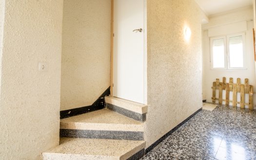 Large semi-detached farmhouse near Tortosa (378)