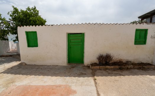 Large semi-detached farmhouse near Tortosa (378)