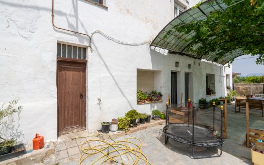 Large semi-detached farmhouse near Tortosa (378)