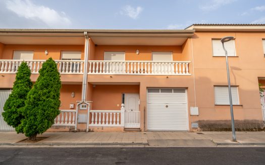 A spacious townhouse (382)
