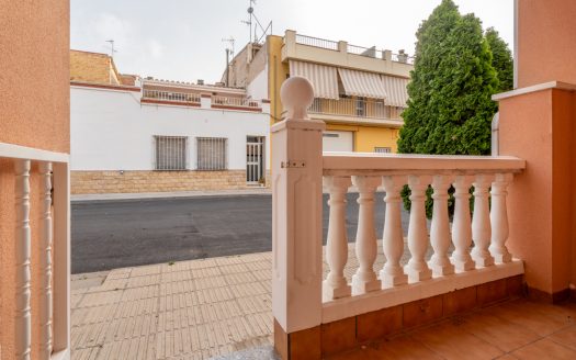 A spacious townhouse (382)