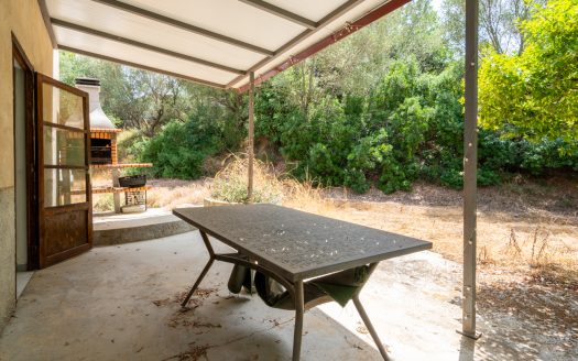 A country retreat to call your own (384)