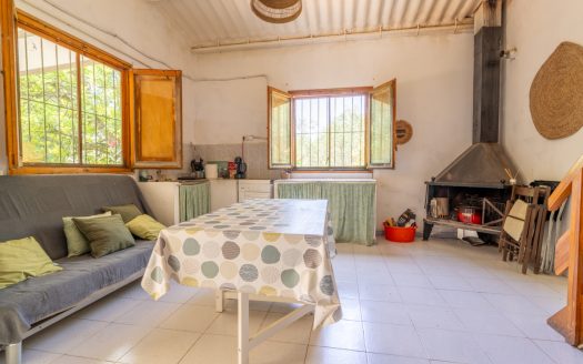 A country retreat to call your own (384)