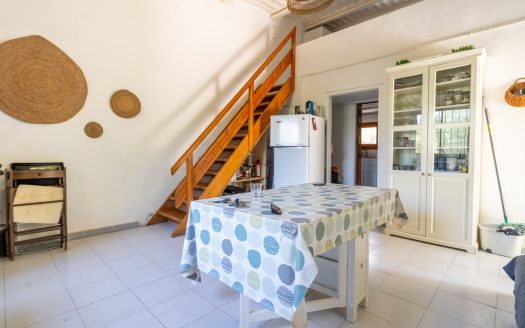 A country retreat to call your own (384)