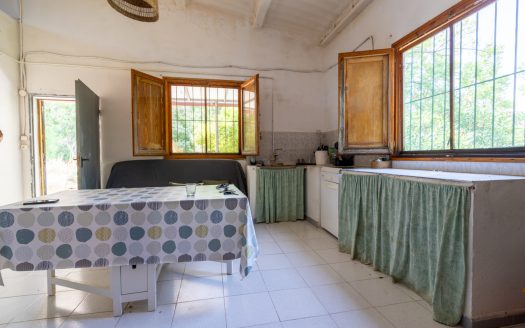 A country retreat to call your own (384)
