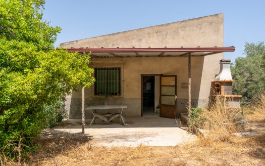 A country retreat to call your own (384)
