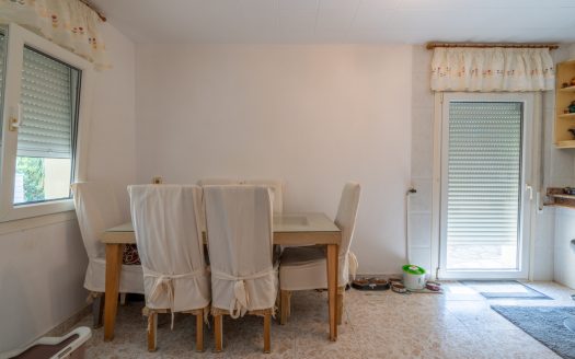 Villa to renovate (385)