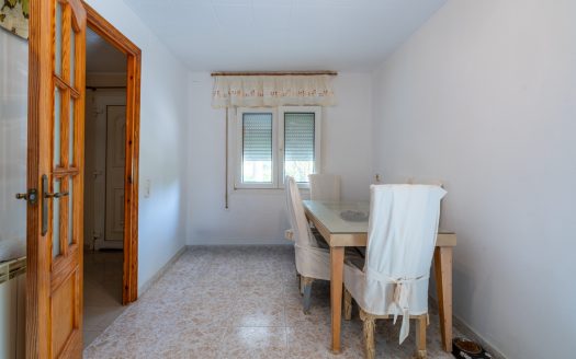 Villa to renovate (385)