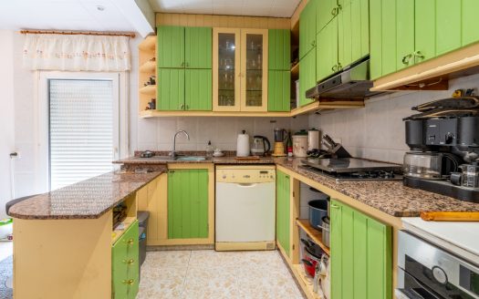 Villa to renovate (385)