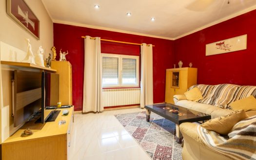 Villa to renovate (385)