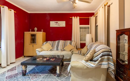 Villa to renovate (385)
