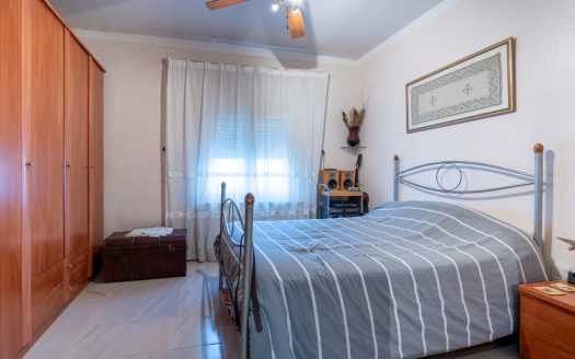 Villa to renovate (385)