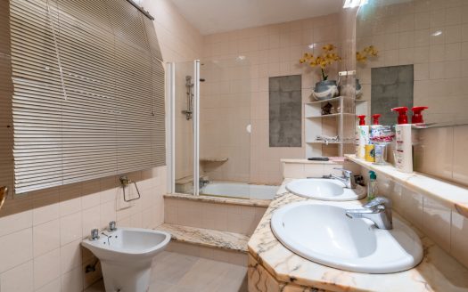 Villa to renovate (385)