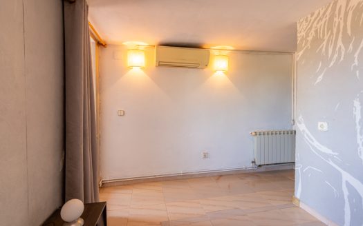 Villa to renovate (385)
