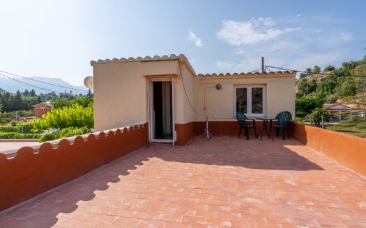 Villa to renovate (385)