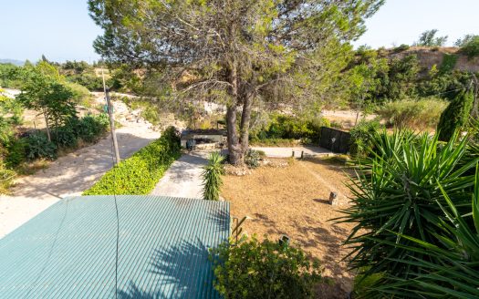 Villa to renovate (385)
