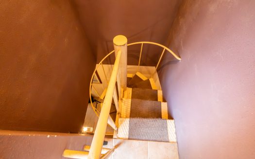 Villa to renovate (385)