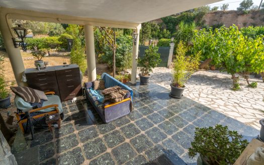 Villa to renovate (385)