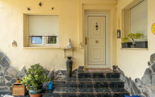 Villa to renovate (385)