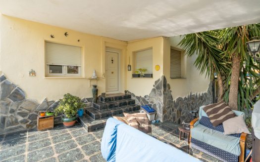 Villa to renovate (385)