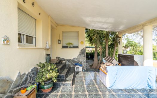 Villa to renovate (385)