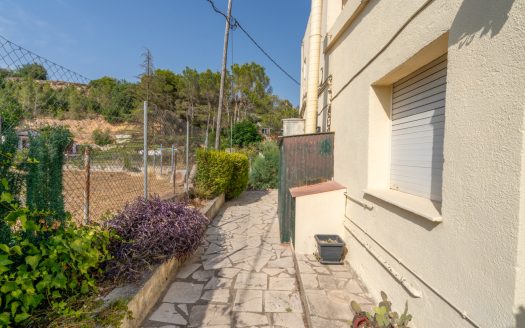 Villa to renovate (385)